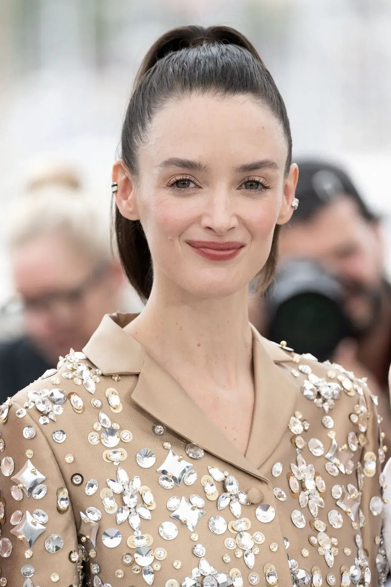 CHARLOTTE LE BON AT L’AMOUR OUF BEATING HEARTS PHOTOCALL 2024 CANNES